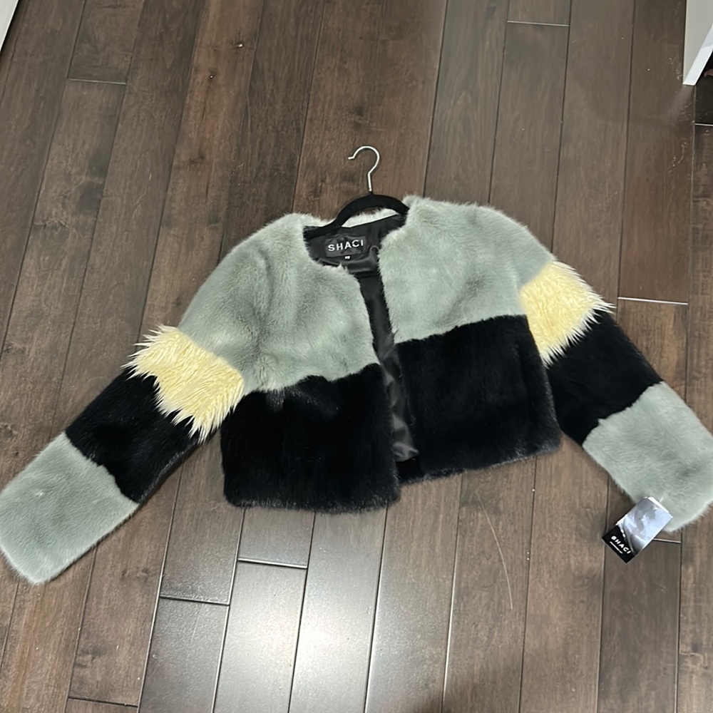 Shaci faux fur crop jacket. NWT